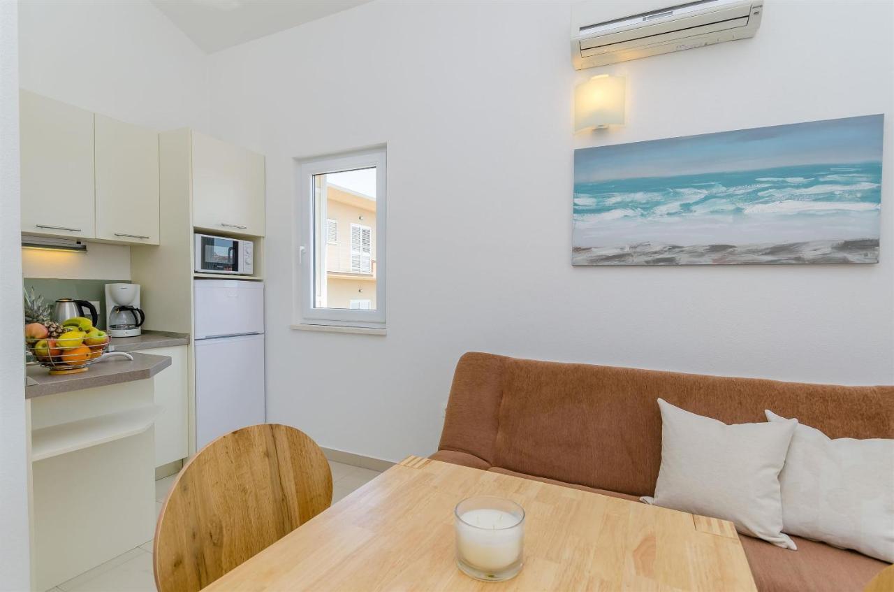 טרוגיר Apartments And Room Maestral מראה חיצוני תמונה