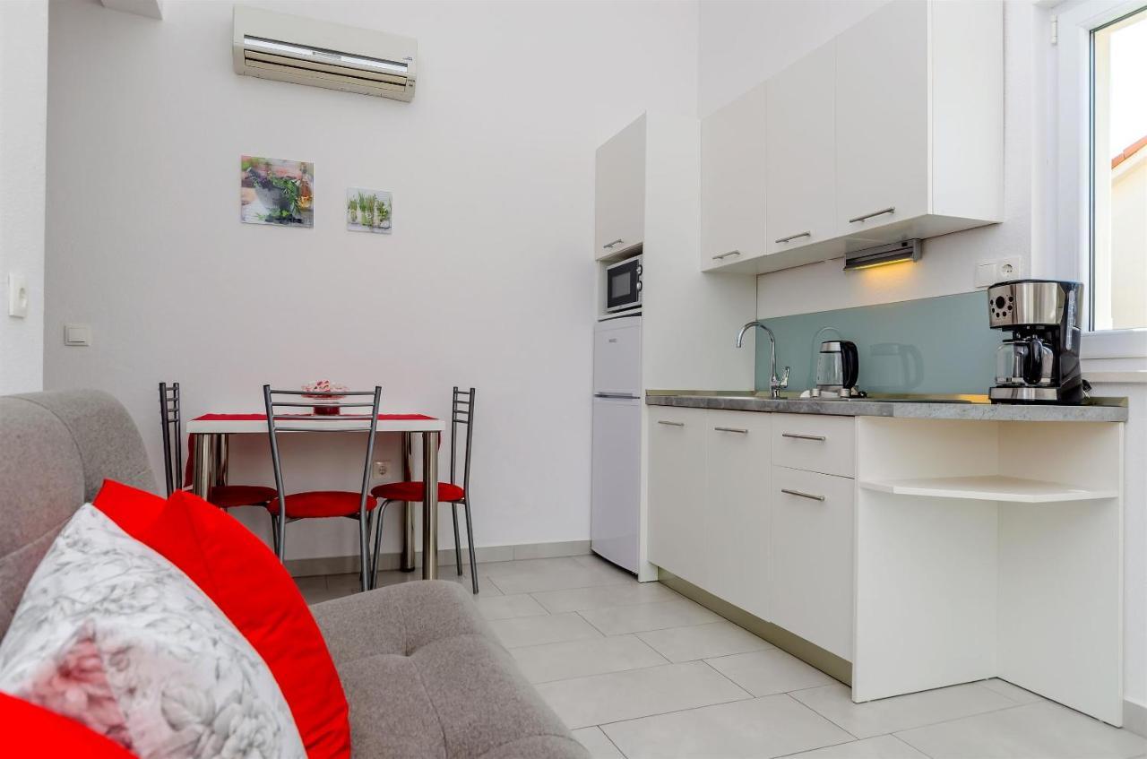 טרוגיר Apartments And Room Maestral מראה חיצוני תמונה