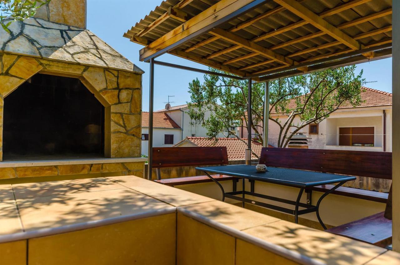 טרוגיר Apartments And Room Maestral מראה חיצוני תמונה