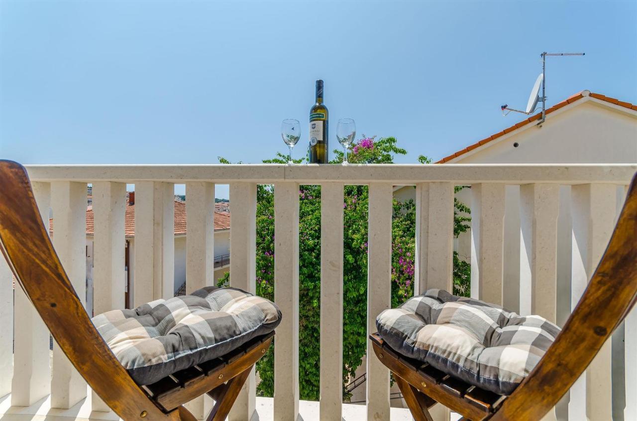 טרוגיר Apartments And Room Maestral מראה חיצוני תמונה
