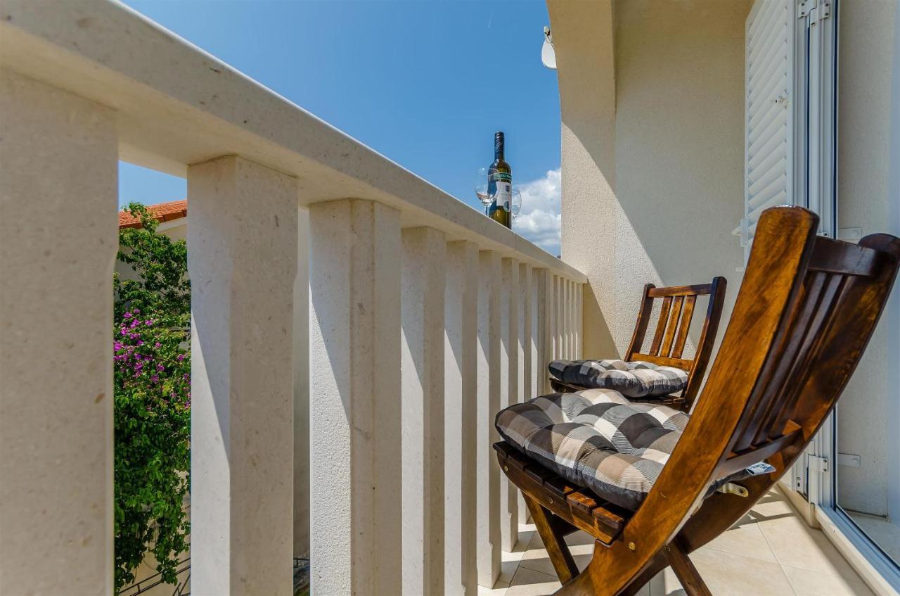 טרוגיר Apartments And Room Maestral מראה חיצוני תמונה