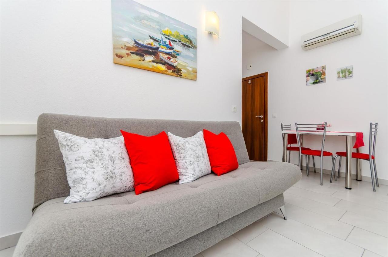 טרוגיר Apartments And Room Maestral מראה חיצוני תמונה