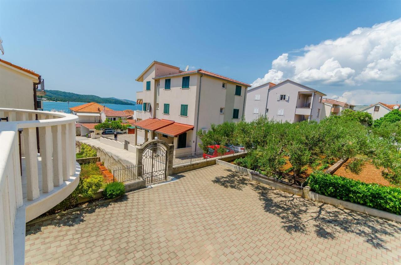 טרוגיר Apartments And Room Maestral מראה חיצוני תמונה
