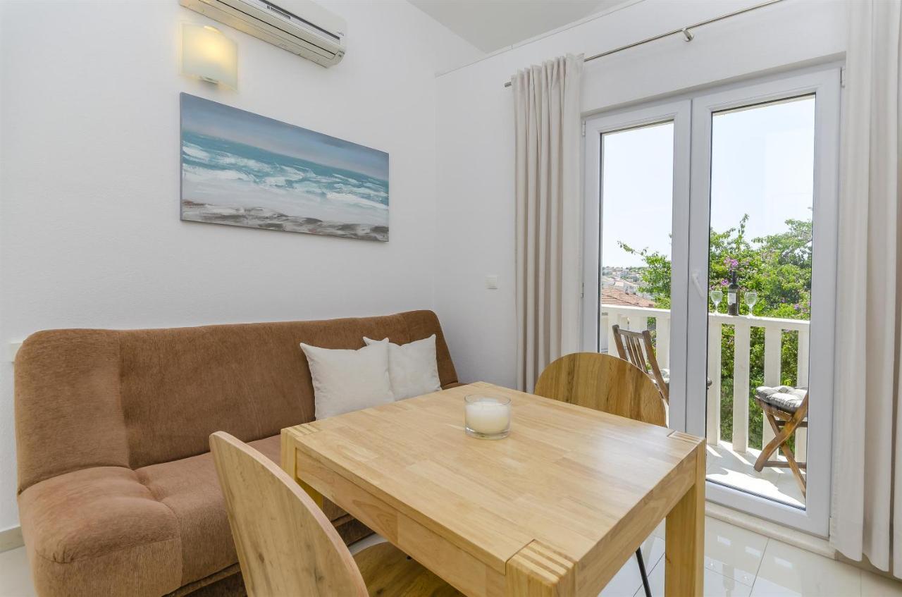 טרוגיר Apartments And Room Maestral מראה חיצוני תמונה