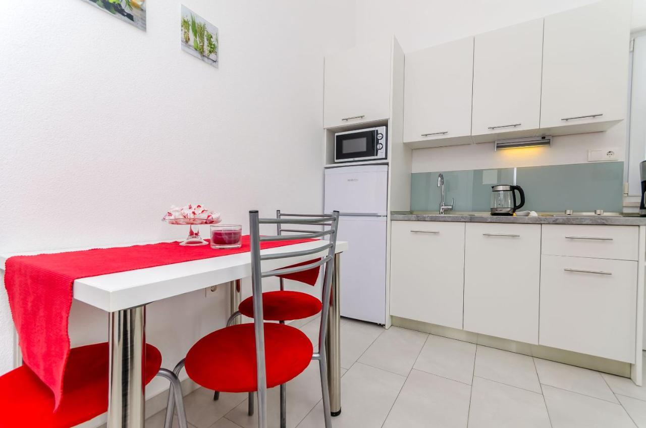 טרוגיר Apartments And Room Maestral מראה חיצוני תמונה