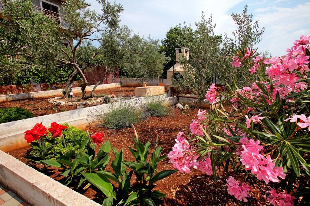 טרוגיר Apartments And Room Maestral מראה חיצוני תמונה