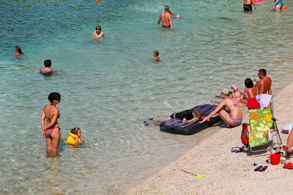 טרוגיר Apartments And Room Maestral מראה חיצוני תמונה