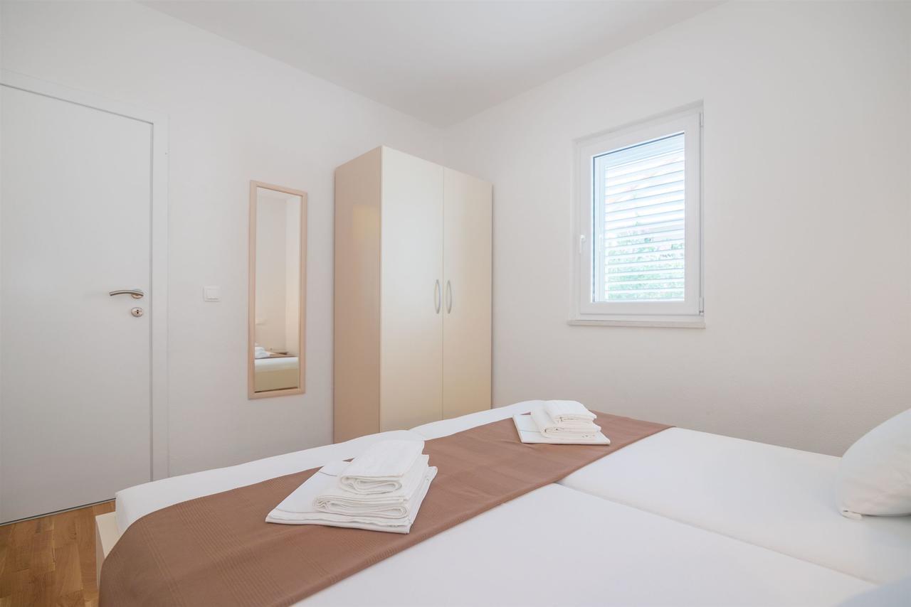 טרוגיר Apartments And Room Maestral מראה חיצוני תמונה