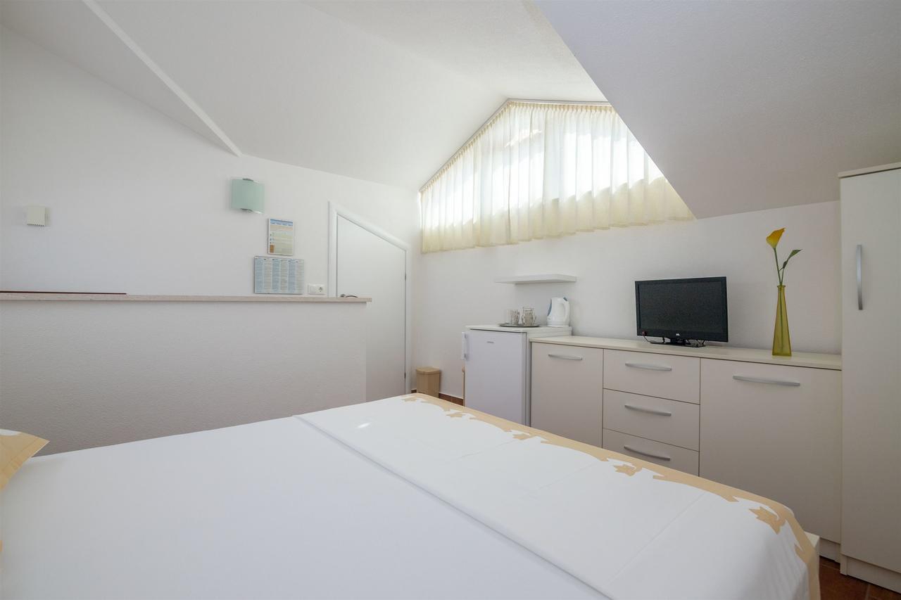 טרוגיר Apartments And Room Maestral מראה חיצוני תמונה